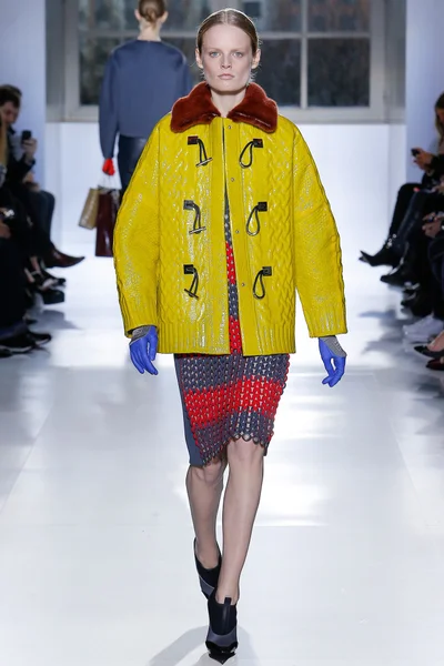 Look 12